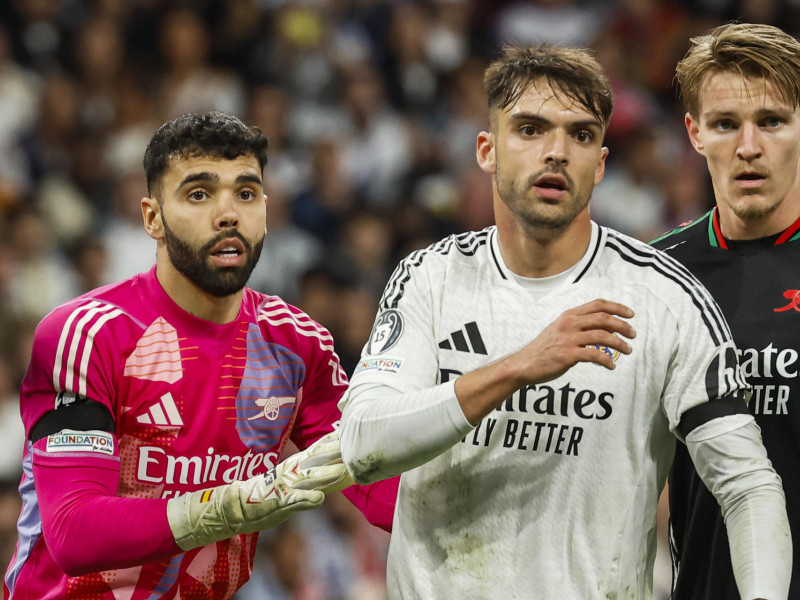 El defensa del Real Madrid, Raúl Asencio, en un partido frente al Arsenal