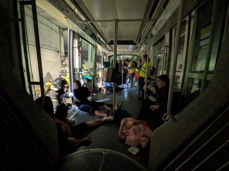 Las personas que se han quedado atrapadas en el interior del tranvía
