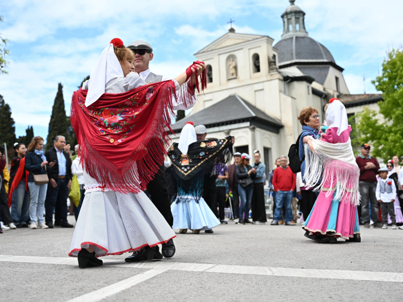 Este es el significado de los claveles en San Isidro: qué dice la tradición de cada uno de los colores