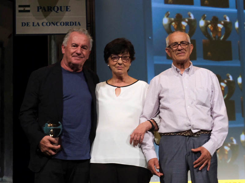 Víctor Manuel con Mari Luz y Antonio
