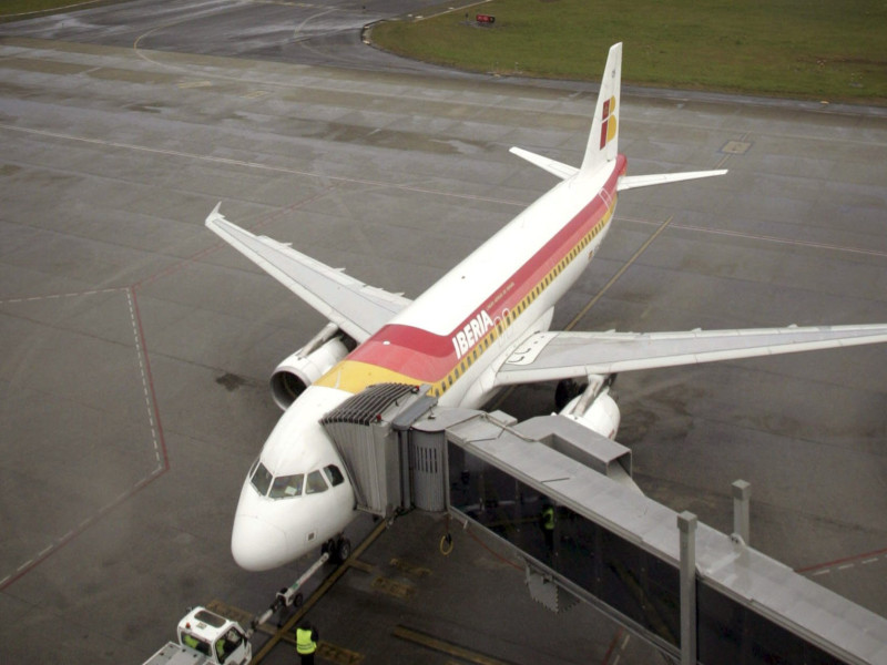 Avión en el aeropuerto de Alvedro (A Coruña)