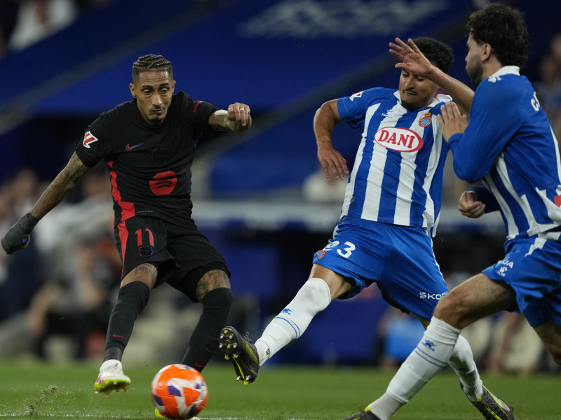 Disparo de Raphinha en el Espanyol - Barcelona