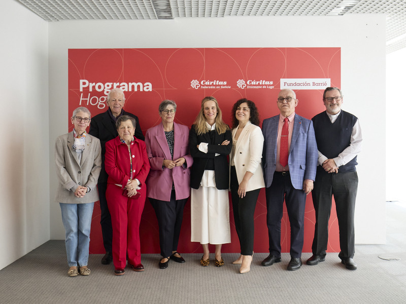 Protagonistas de la firma del convenio entre Cáritas y la Fundación Barrié