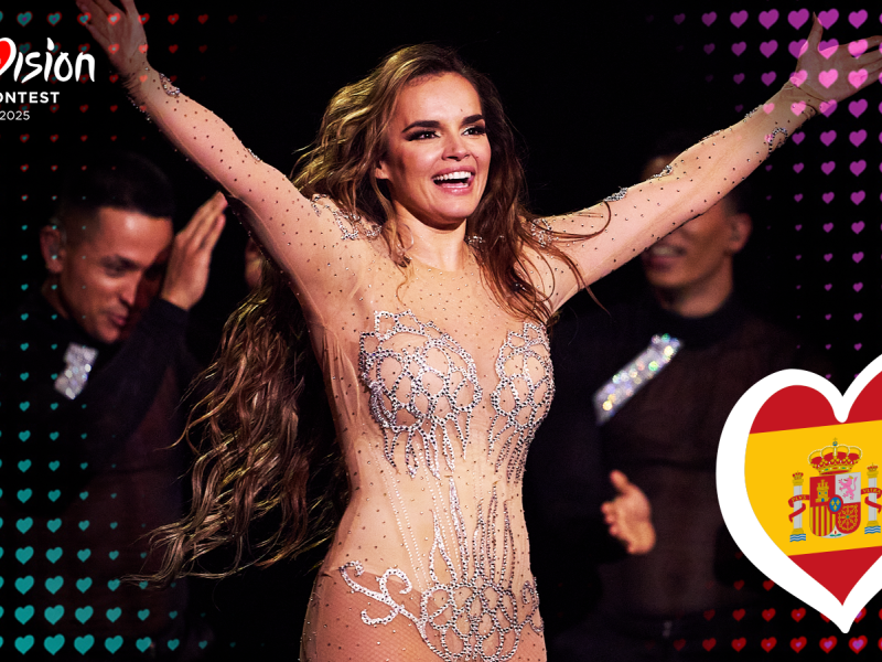La representante española en Eurovisión, la cantante sevillana Melody, defiende la canción "Esa Diva" en la final del festival en Basilea