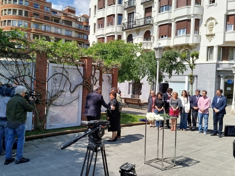 Placa en homenaje a Ramón Baglietto en Bilbao