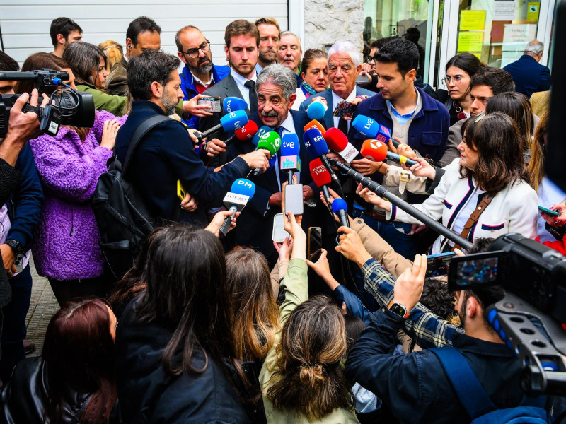 Revilla ante los medios