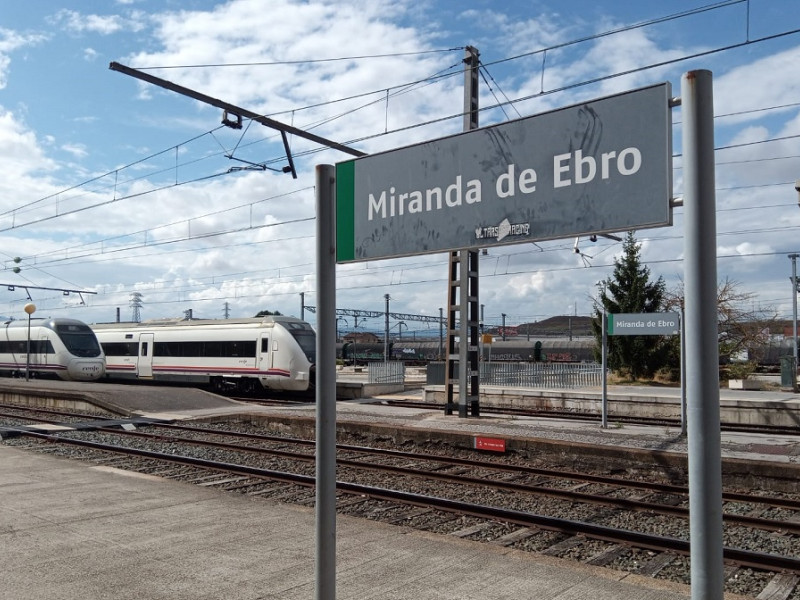Tren en las vías de Miranda de Ebro