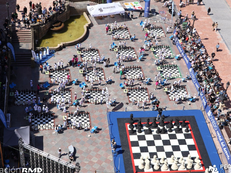 Partida de ajedrez de Pequeños Gigantes en Oviedo