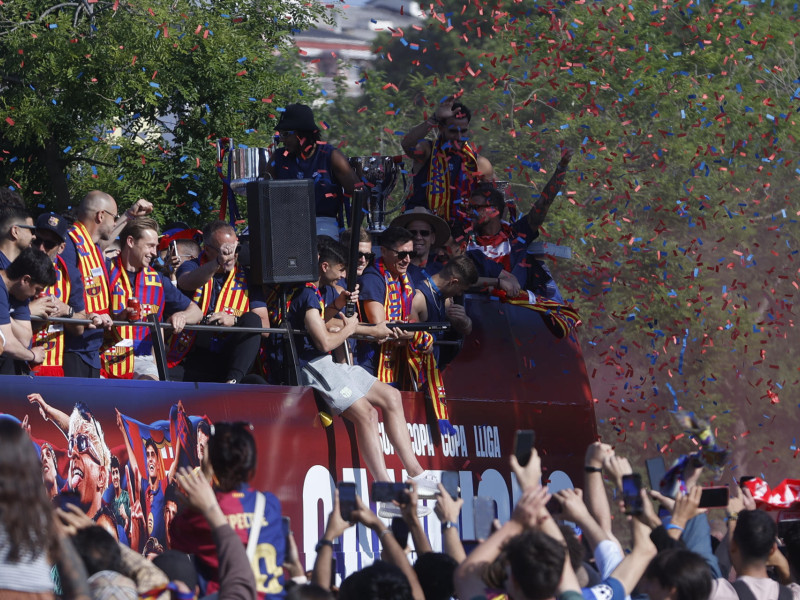 El Barcelona celebra la Liga, la Copa del Rey y la Supercopa de España por las calles de la Ciudad Condal
