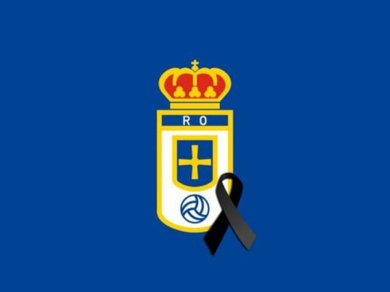 Crespón negro en el escudo del Real Oviedo