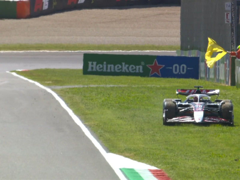Esteban Ocon ha dejado parado el Haas en una de las rectas del circuito.