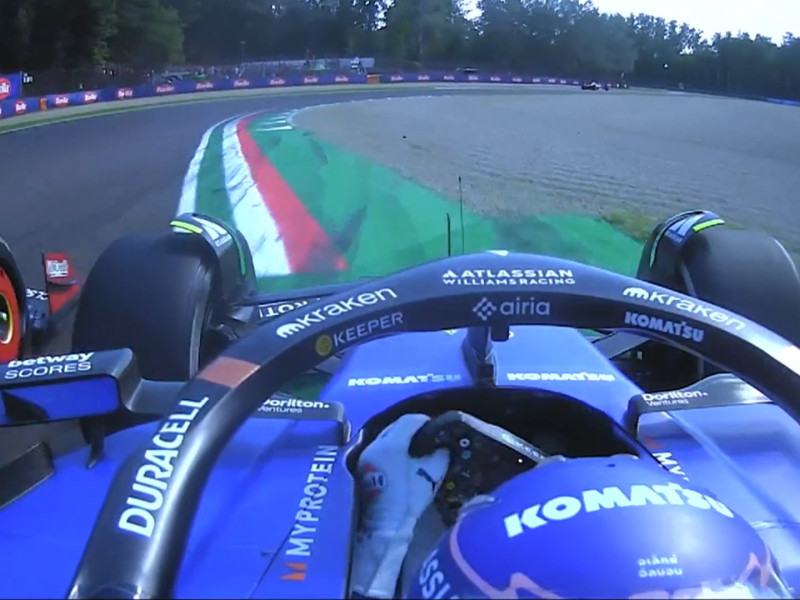 Leclerc sacó de pista a Albon y tuvo que devolverle la posición.