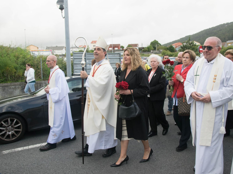 El obispo de Mondoñedo-Ferrol, monseñor Fernando García Cadiñanos, con la alcaldesa de Narón, Marián Ferreiro