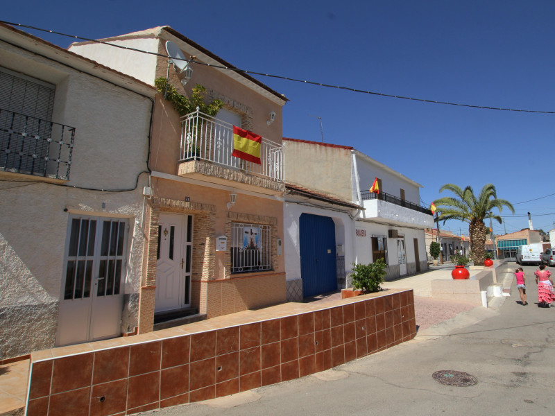 En las faldas de la Sierra de Carrascoy se encuentra el pueblo de La Murta.
