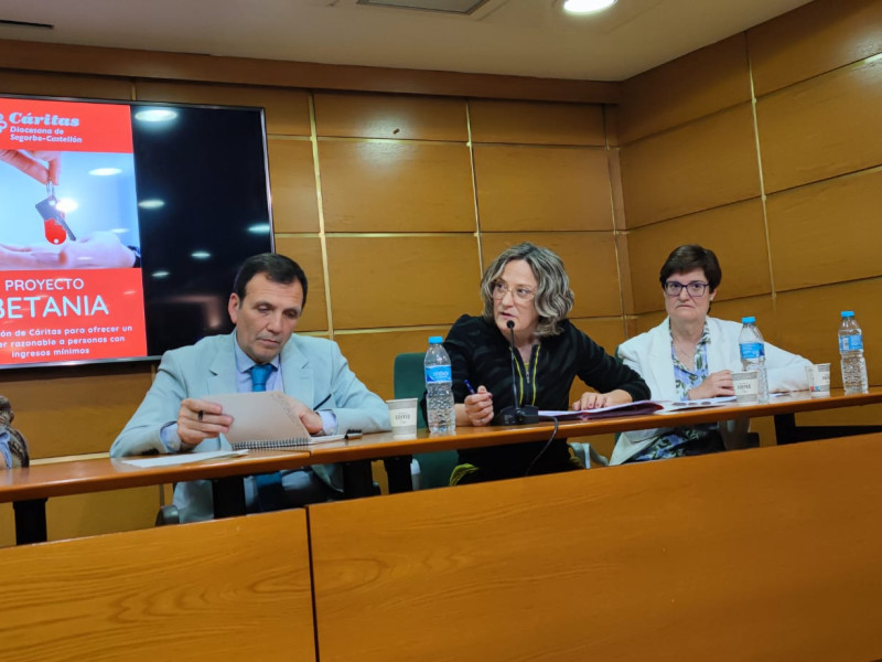 Mesa redonda sobre la vivienda organizada por Cáritas diocesana de Segorbe-Castellón