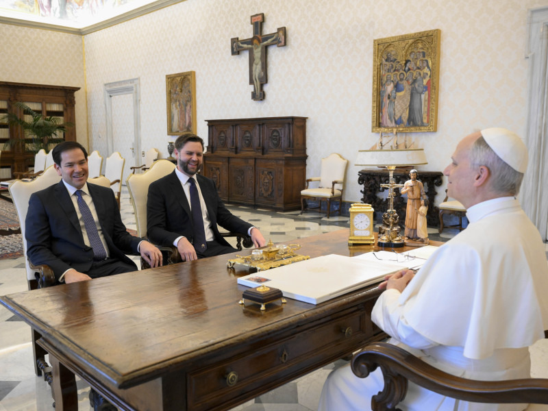 El papa León XIV durante la reunión que mantuvo con el vicepresidente de Estados Unidos, JD Vance y el secretario de Estado, Marco Rubio