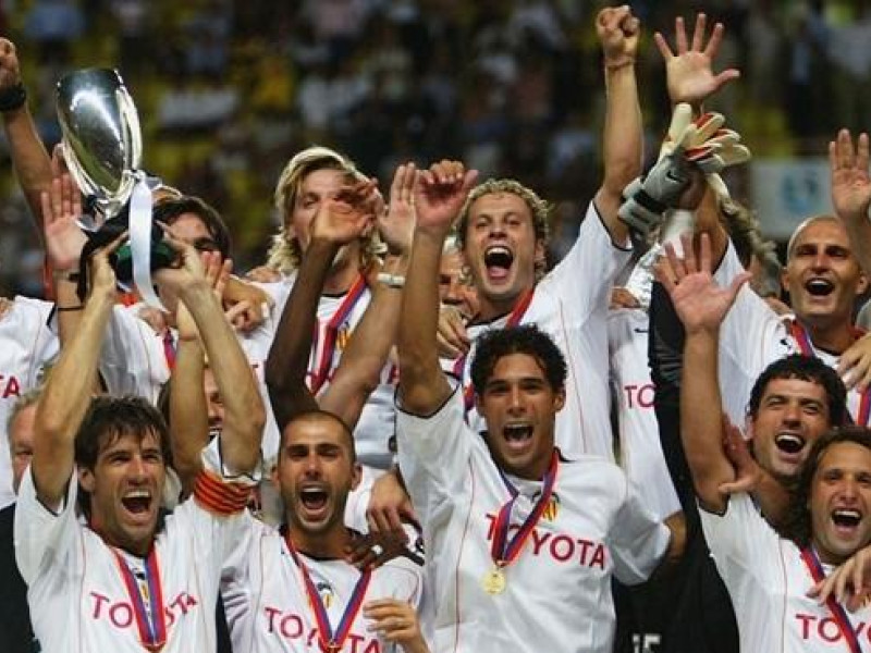 En 2004 ganó la UEFA y fue proclamado como el mejor club del mundo