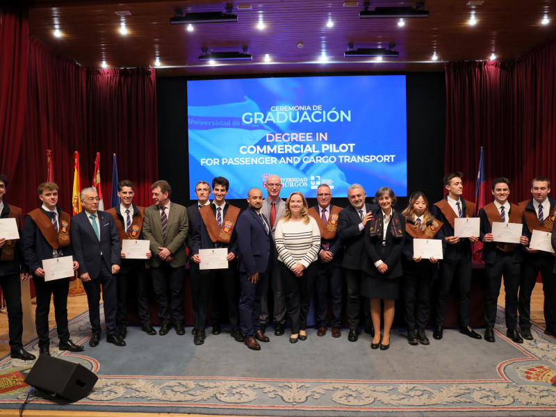 Ochos estudiantes de seis nacionalidades diferentes conforman la primera promoción del Grado en Piloto Comercial de Pasajeros y Mercancías de la Universidad de Burgos
