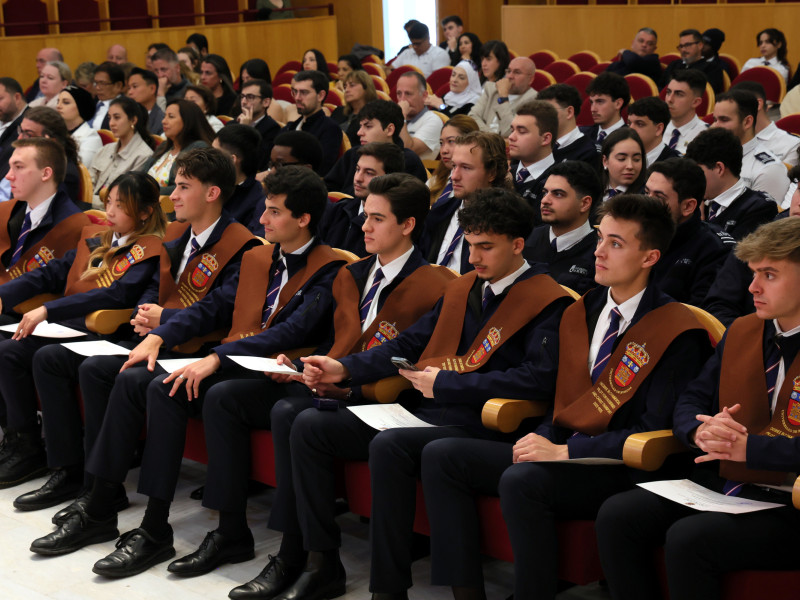 Ochos estudiantes de seis nacionalidades diferentes conforman la primera promoción del Grado en Piloto Comercial de Pasajeros y Mercancías de la Universidad de Burgos