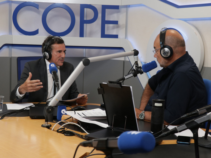 António Calçada, director general y vicepresidente de la Fundación, con Ángel Expósito