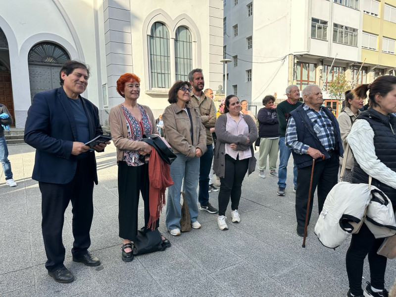 Ferreiro y Arroxo entre el público que siguió la apertura del Lugo Máxico 2025 en la Praza da Milagrosa