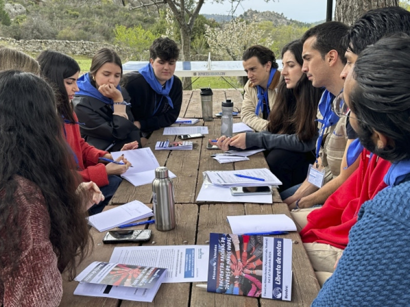 grupo de voluntariado joven de Servicios Centrales y la organización del II Encuentro de Jóvenes Voluntarios