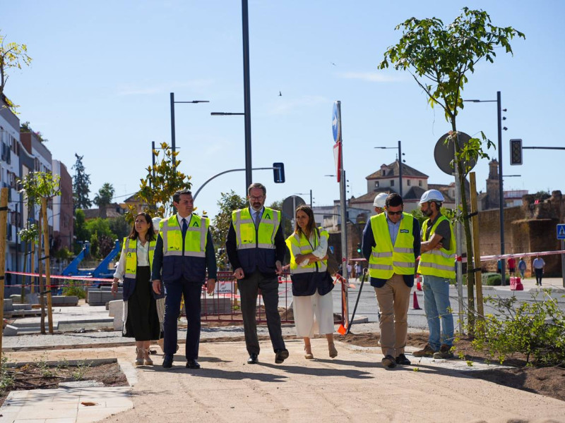 Visita de representantes institucionales a la obra de la Ronda del Marrubial