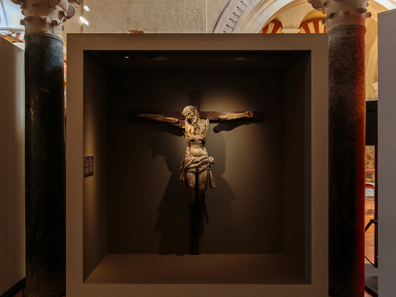 Una de las obras expuestas en la Mezquita Catedral de Córdoba