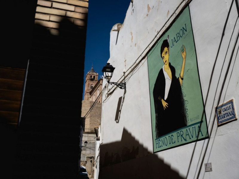 Publicidad de Heno de Pravia recreada en las calles de Quinto de Ebro