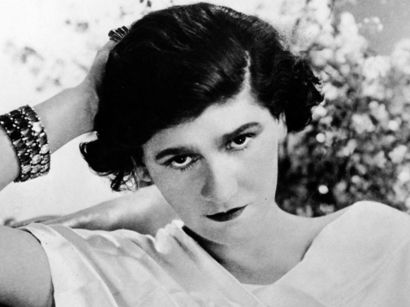 COCO CHANEL (1883-1971) Diseñadora de moda francesa alrededor de 1920
