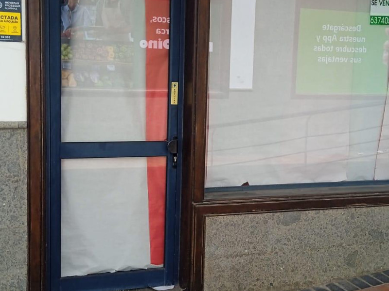 La puerta de la agencia lleva días cerrada