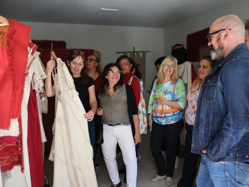 Visita del vicepresidente de la Diputación, Efrén Castro, al taller 'Tecer para medrar'