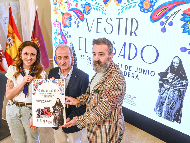 Presentación de la exposición “Vestir el Pasado”.