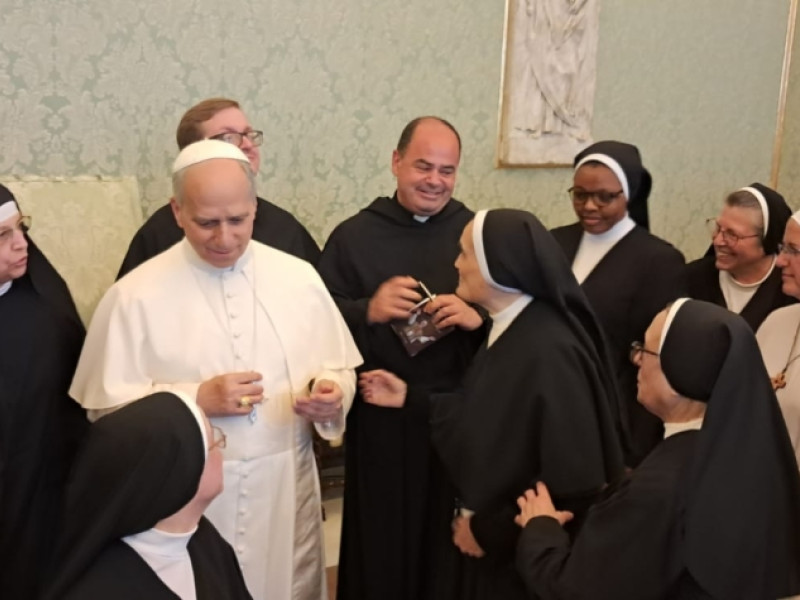 Las Hermanas Agustinas compartieron unos minutos con el Papa León XIV