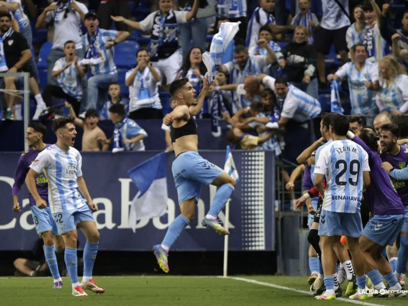 Chupe celebra su doblete al Sporting