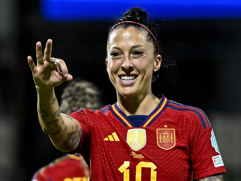 Jenni Hermoso celebrando un gol con España