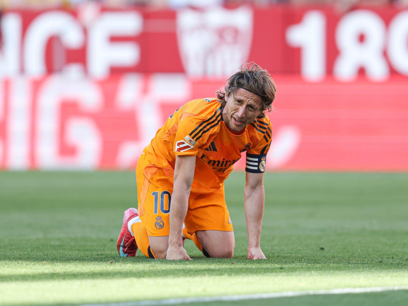 Luka Modric del Real Madrid durante el partido de La Liga EA Sports entre el Sevilla FC y el Real Madrid disputado en el Estadio Ramón Sánchez Pizjuán el 18 de mayo de 2024 en Sevilla.