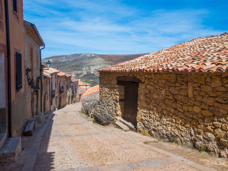 Calle San Pedro. Caracena, Soria
