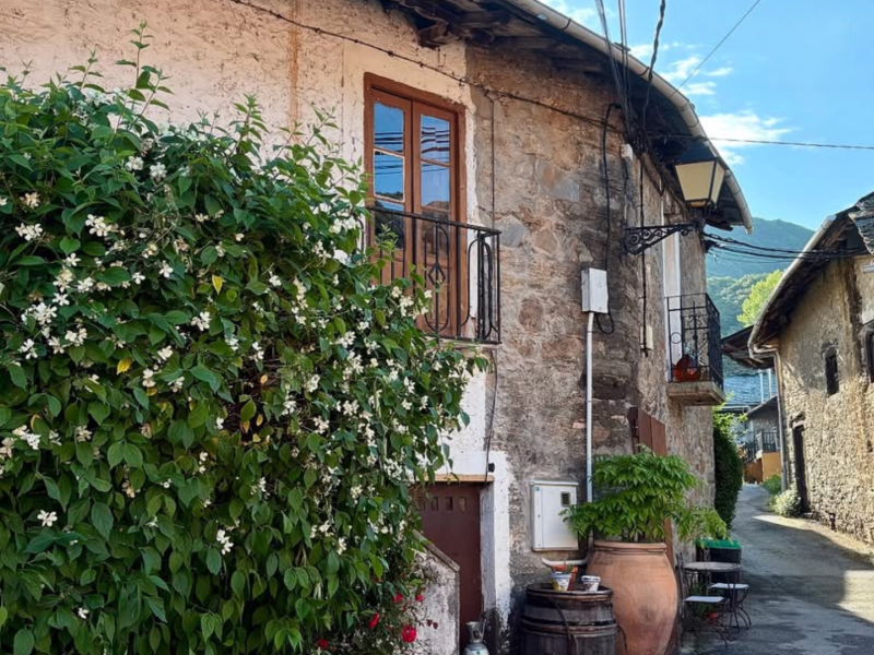 La calle Toral de Toral de Merayo