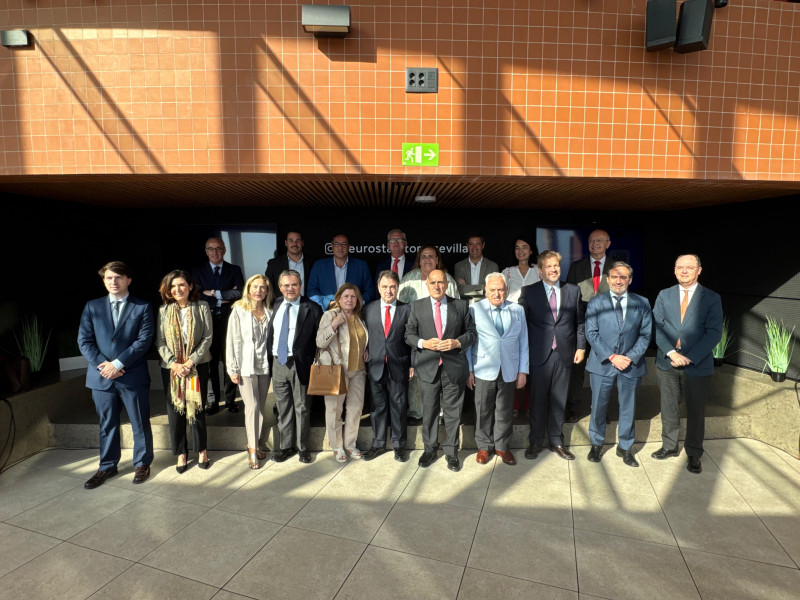 Foto de familia con Vicente Martín, presidente de Grupo MÁS