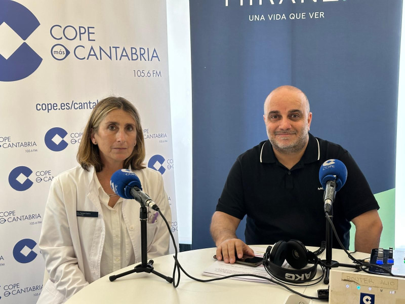 La Doctora Teresa Castro, especialista en retina, junto a Jaime del Olmo en "Miranza Santander"