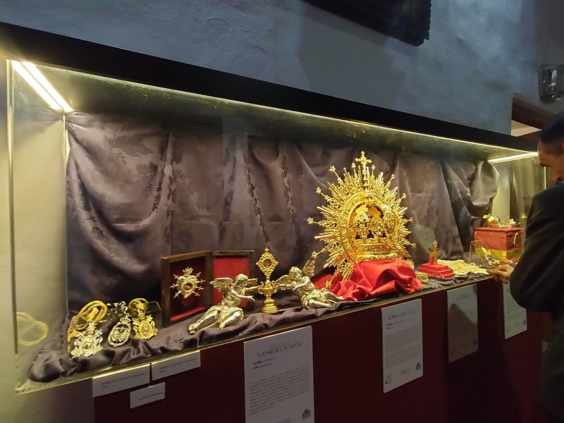 Piezas de orfebrería de la Exposición