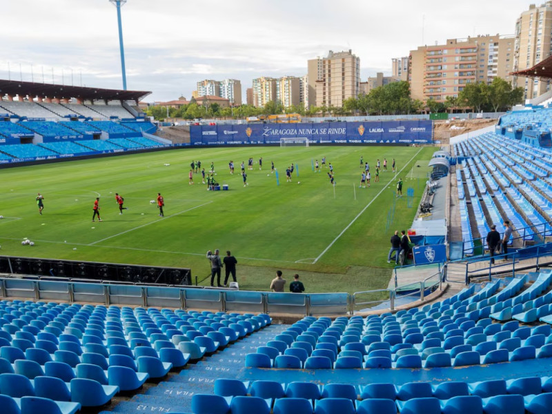 El Real Zaragoza durante un entrenamiento en La Romareda.