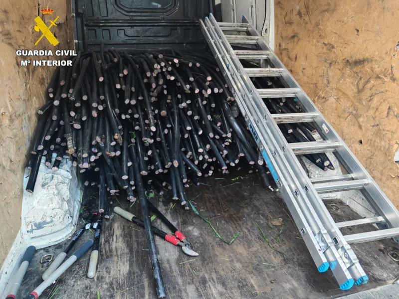 Imagen del furgón con el cable de cobre robado por el grupo criminal