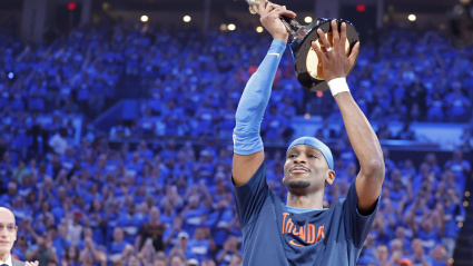 El canadiense recibió el MVP antes del partido ante los Wolves de este jueves.