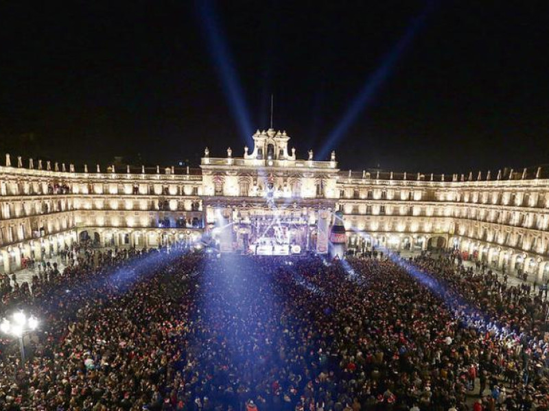 Fiesta en la Plaza Mayor de Salamanca