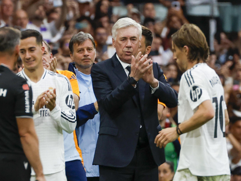 Luka Modric se retira ovacionado del Santiago Bernabéu