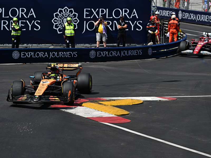 Lando Norris por delante de Leclerc, en el GP de Mónaco