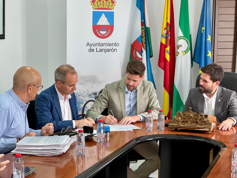 Firma de la recepción de los vehículos híbridos y eléctricos