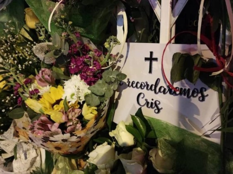Vecinos de Lugo depositaron decenas de ramos de flores en la puerta del establecimiento que regentaba